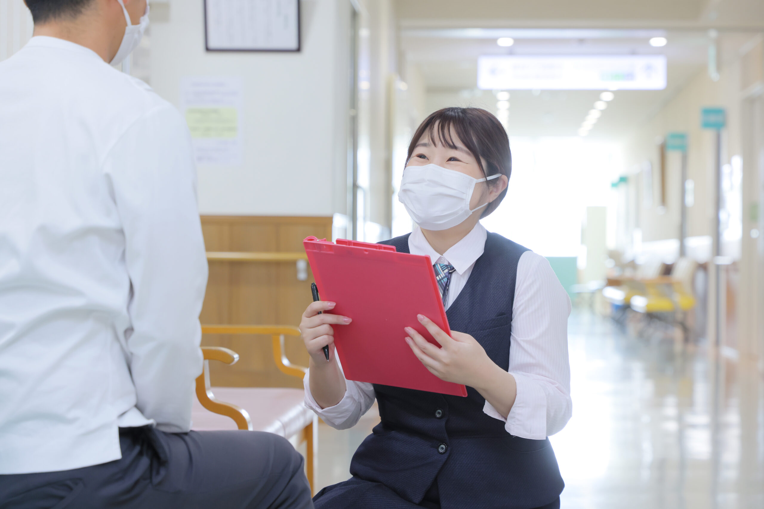 兵庫県明石市・大久保にある特定医療法人誠仁会大久保病院の医事課で働く職員