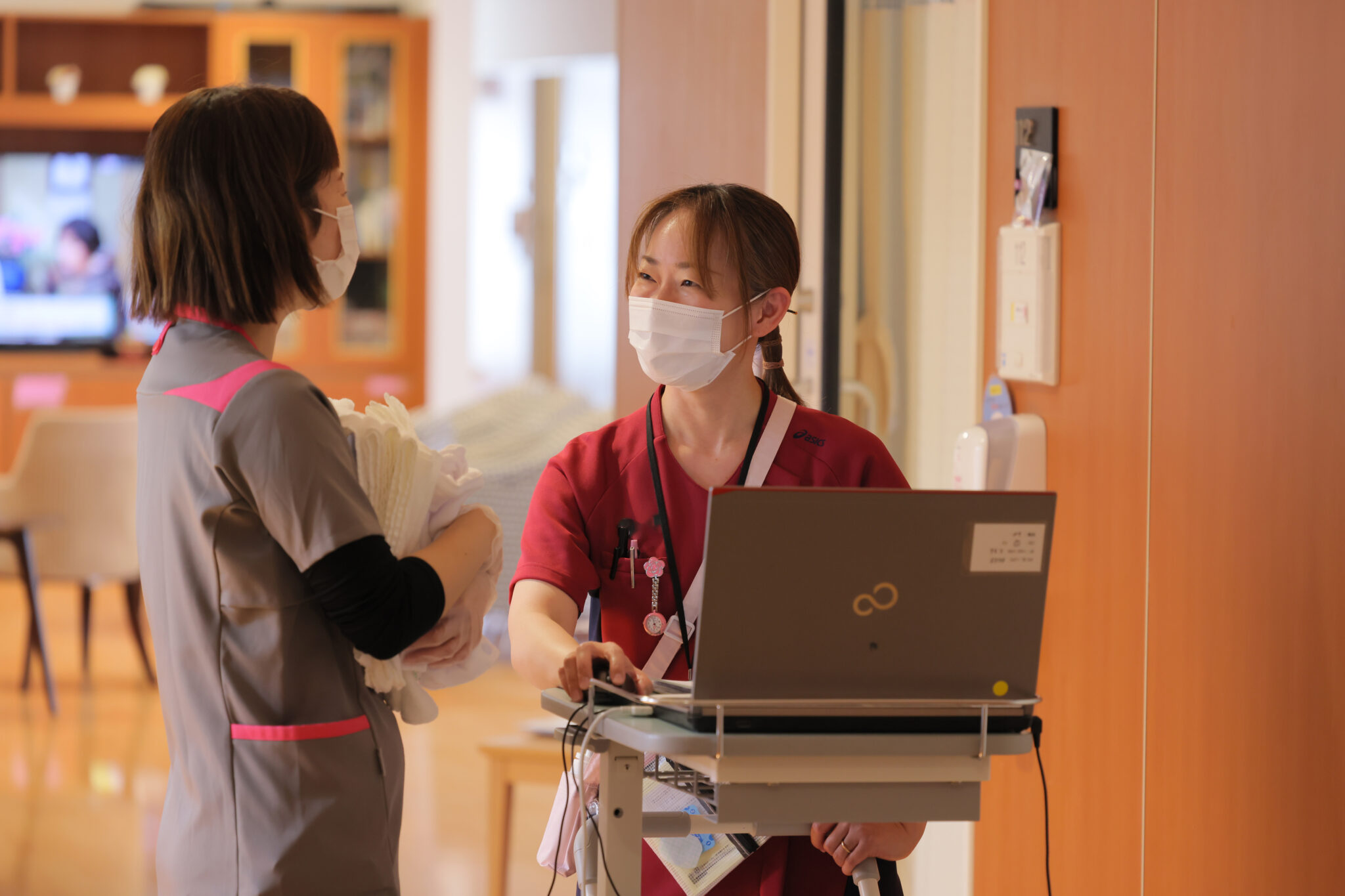 兵庫県明石市・大久保にある特定医療法人誠仁会大久保病院で働く看護師と看護補助者