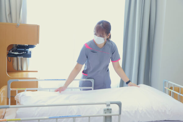兵庫県明石市・大久保にある特定医療法人誠仁会大久保病院で働く看護補助者