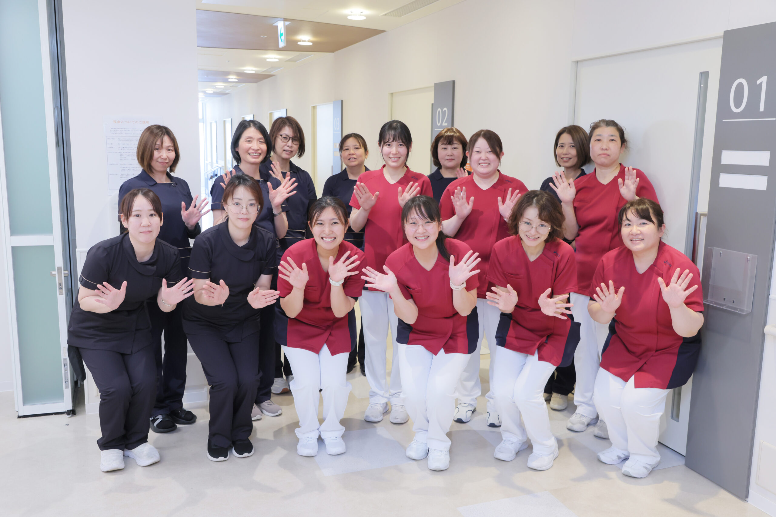 兵庫県明石市・大久保にある特定医療法人誠仁会大久保病院　外来で働く職員たち