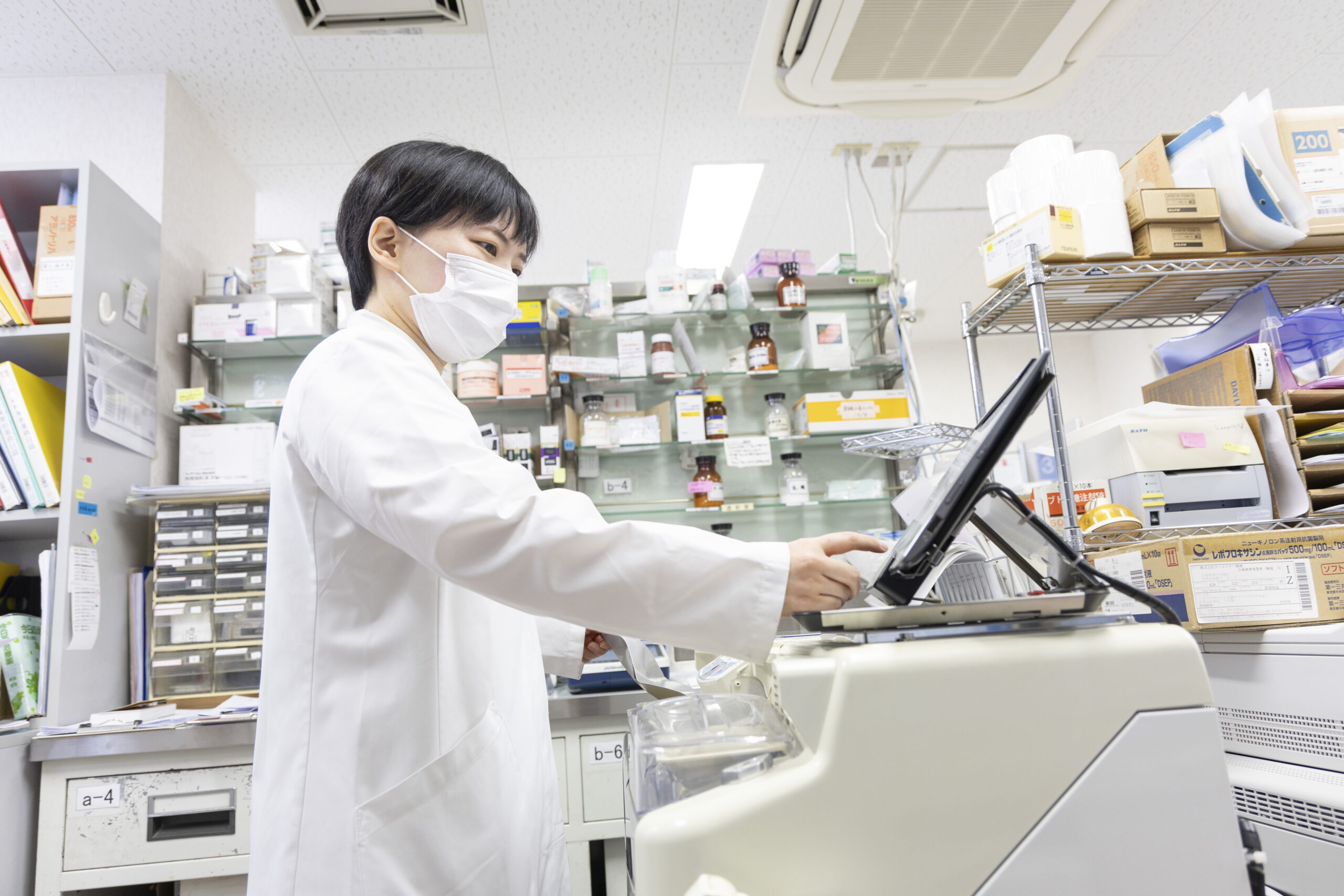 兵庫県明石市・大久保にある特定医療法人誠仁会大久保病院　薬剤科で働く職員