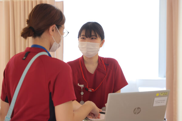 兵庫県明石市・大久保にある特定医療法人誠仁会大久保病院　急性期病棟で働く新人看護師